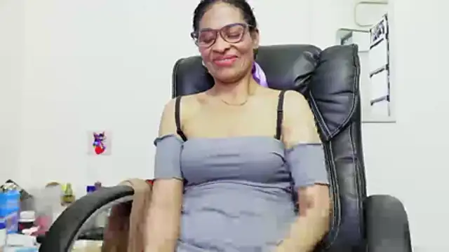 Aries_Mature webcam