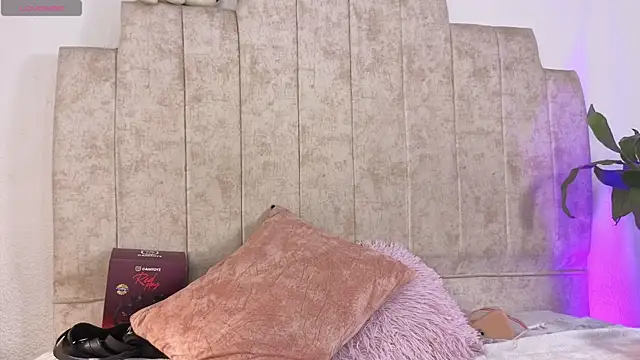 emily_hall19 (T young) - KISSES ON THE COCK  😈🍆💋