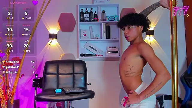 _taylor_black webcam