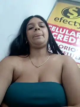Layla-daring webcam