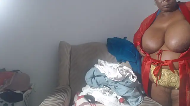 Lucia-boobs webcam