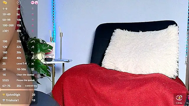 AllyLouis webcam