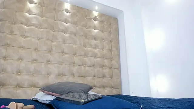 violet_giraldo webcam