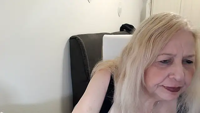 SusiLifeXXX webcam