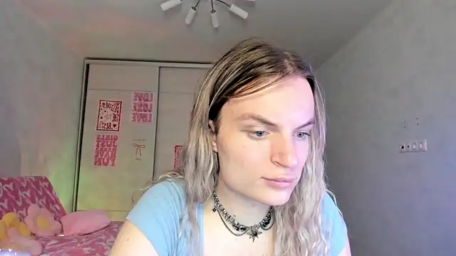 milliKira006 webcam