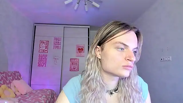 milliKira006 webcam