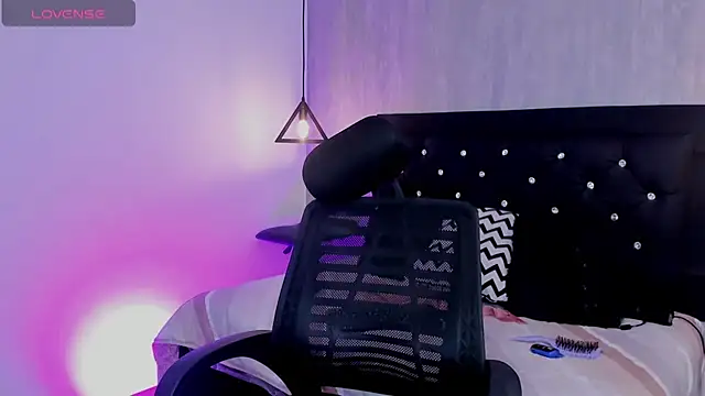 curly_babe webcam