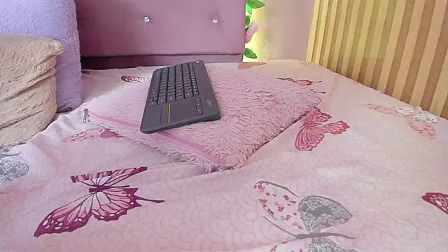 lovely__kiss__ webcam