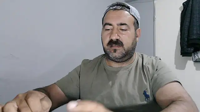 -dark-look- live sex cam