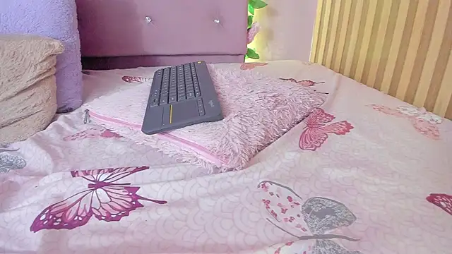 lovely__kiss__ webcam