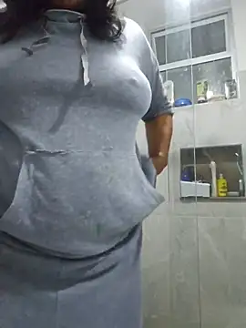 LadyNahir webcam