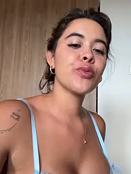 Emilia_Bakerr webcam