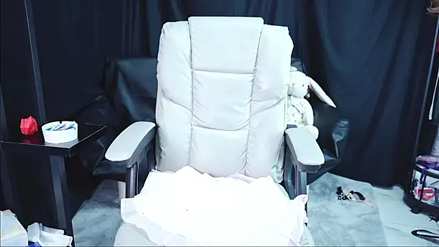 Mia--11 webcam