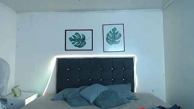 selena_yourmilf webcam