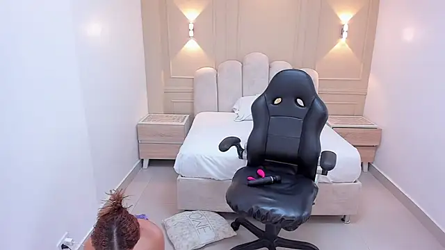 LESLYSIMPSON webcam