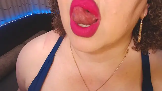 BustyKatty webcam