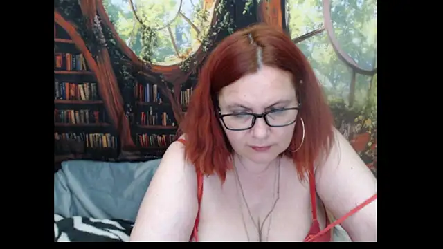 PlayfullMature webcam