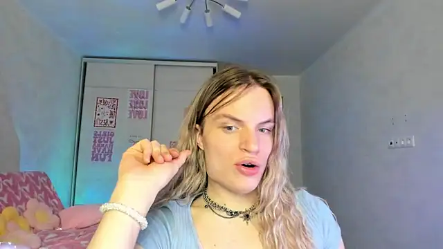 milliKira006 webcam