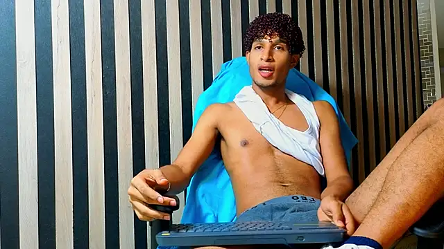 Alex_Bloom webcam