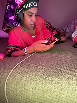 TheRealOshunQueen webcam