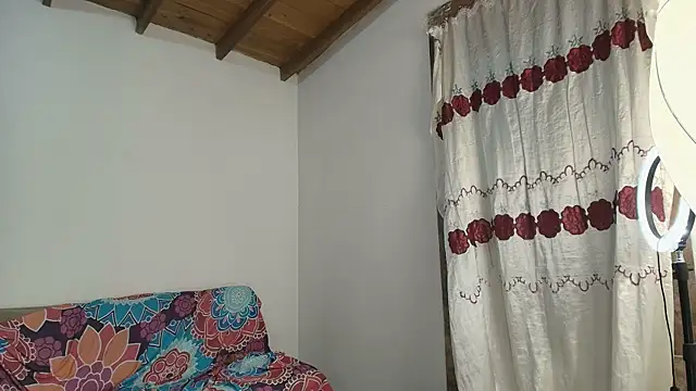 Nikki__uwu webcam