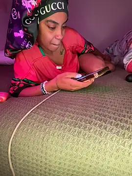 TheRealOshunQueen webcam