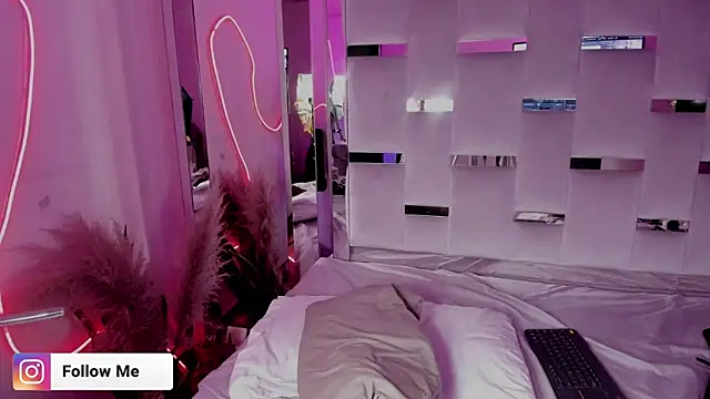 Sara_Foxx1 webcam