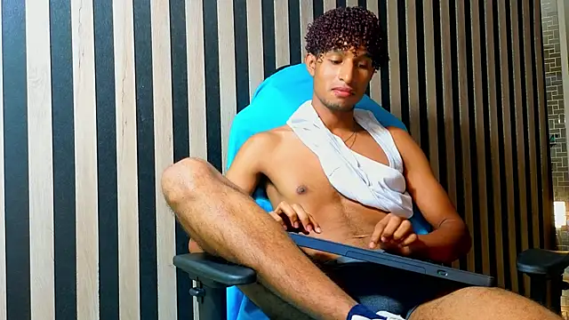 Alex_Bloom webcam