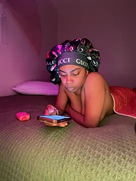 TheRealOshunQueen webcam