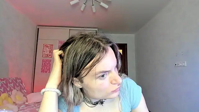 milliKira006 webcam