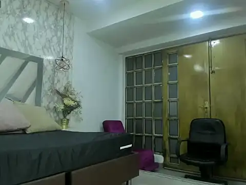 MiaPeach_ webcam