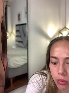 valery_and_Dani_ webcam