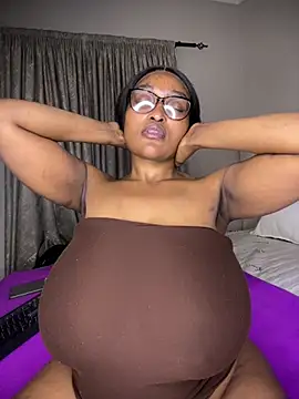 Bustygoddess32 webcam