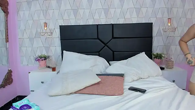 SofiaThoompson webcam