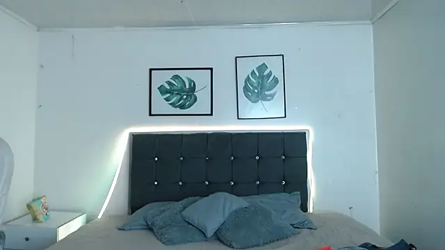 selena_yourmilf webcam