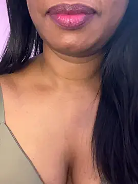 tamil_Aarathi webcam