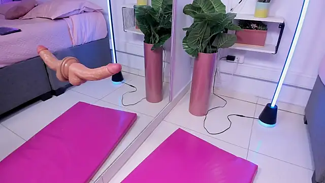 Sharon_Adamss webcam