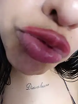 KorinaKovaa live sex cam