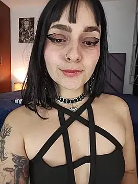 KARINNA__RAVEN webcam