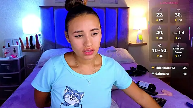 Victoria_Hils webcam
