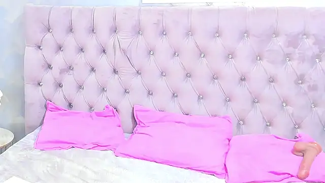 NaomiJasminX webcam