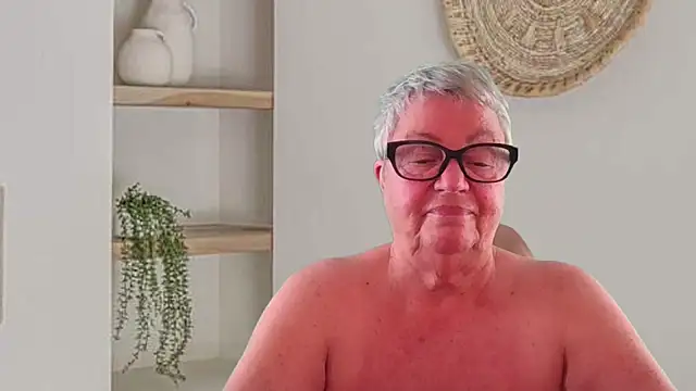 Mystery-Grandmother webcam