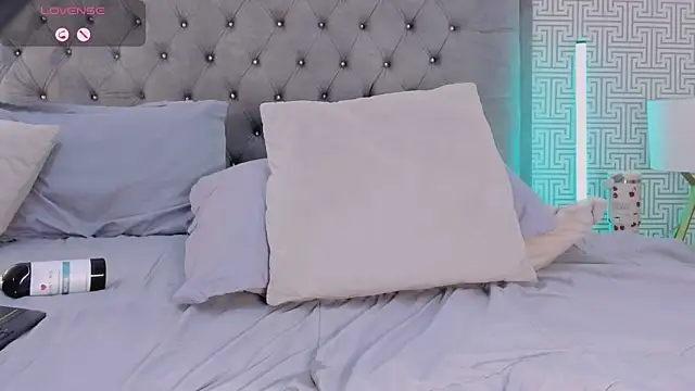 Evaa_Lunna_ webcam