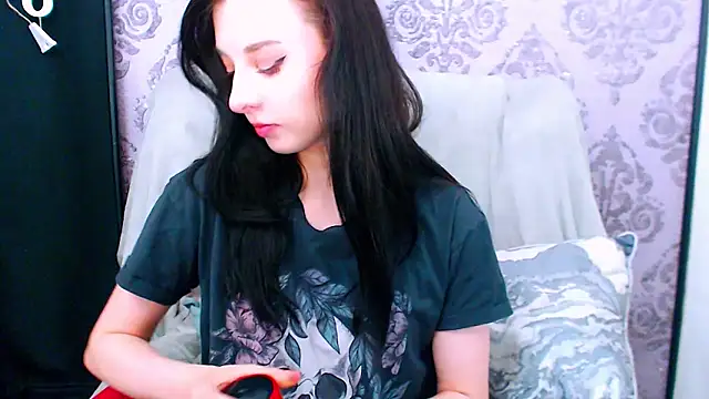 DominantLuna webcam