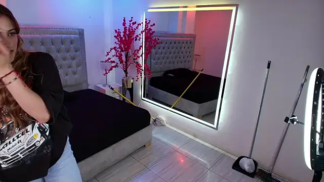 Juliieta_gray webcam