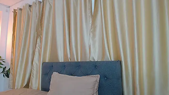 Emma_hassani webcam