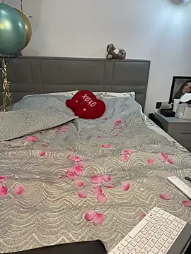 CurlyLara live sex cam