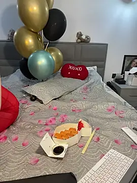 CurlyLara live sex cam