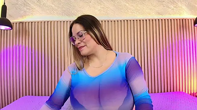big_tits_in_your_face webcam