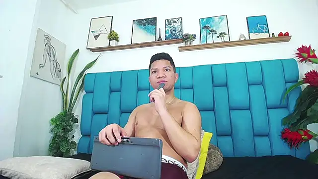 Interracial_Snow_Bunny webcam